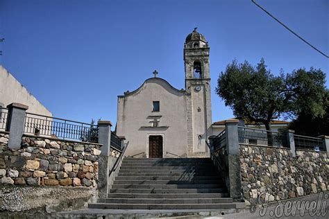 Interno della Chiesa di San Vito a Villagreca con vista sul presbiterio