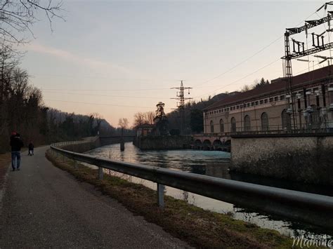 Sentiero pedonale lungo il fiume Adda vicino a Porto d'Adda