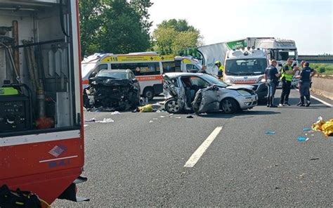 Ricostruzione grafica dell'incidente stradale tra moto e auto su viale Carlo III