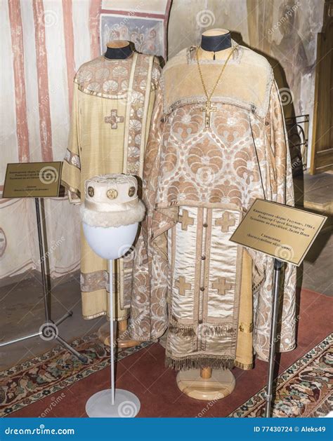 Ritratto di un Monsignore in abiti liturgici o da cerimonia