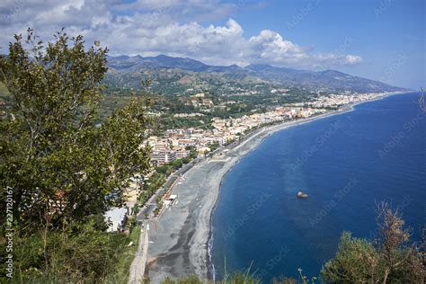 Veduta panoramica della costa ionica siciliana a Santa Margherita