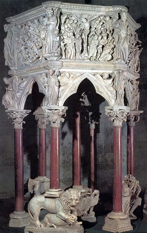 Scultura del drago (attribuita all'atelier di Nicola Pisano) ai piedi dell'Arcangelo Michele