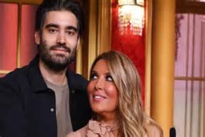Foto satirica di Selvaggia Lucarelli che personifica la Vergine Maria moderna