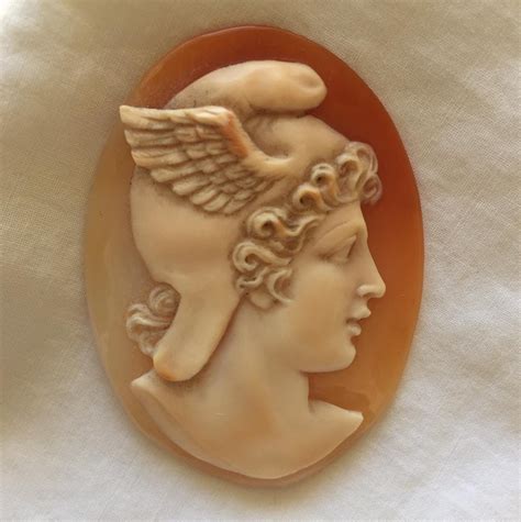Esempi di cammei antichi e moderni