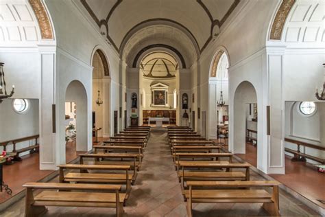Architettura moderna della chiesa della Beata Vergine Maria in Borgo Nuovo