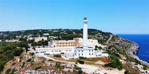 Panorama di Santa Maria di Leuca con le ville storiche e il faro