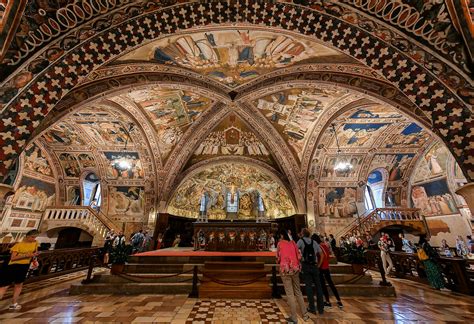 Volta del presbiterio della Basilica Inferiore di Assisi con San Francesco in gloria