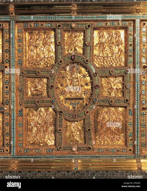Foto dettagliata dell'Altare d'Oro di Vuolvino
