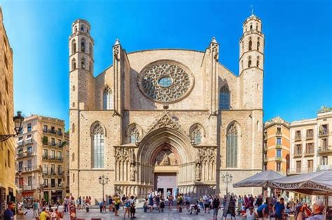 Rosone e facciata della Basilica di Santa Maria del Mar