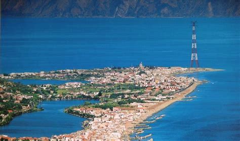 Panorama della Riserva Lagunare di Capo Peloro con lo Stretto di Messina sullo sfondo