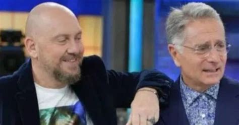 Scena della correzione fraterna, un fratello che parla con un altro per aiutarlo a riconoscere un errore