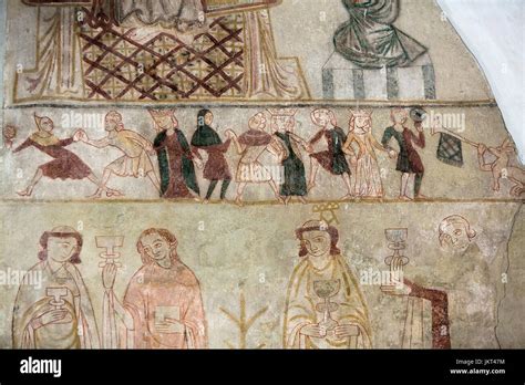 affresco in una chiesa antica raffigurante scene bibliche