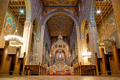 Interno della Basilica della Natività di Betlemme durante una cerimonia