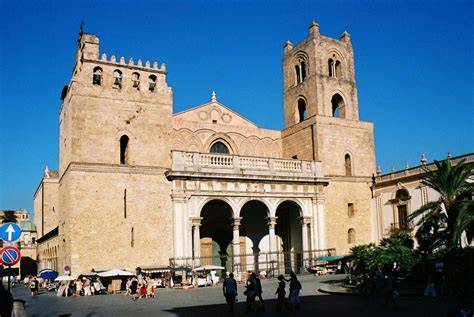 Foto della Cattedrale di Monreale o di una chiesa tipica di Corleone dedicata a Maria Santissima del Rosario