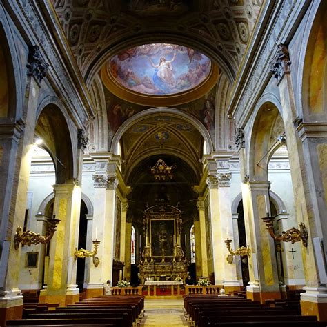 Foto dell'interno della chiesa di Sant'Agata a Cremona, con gli affreschi sulla volta