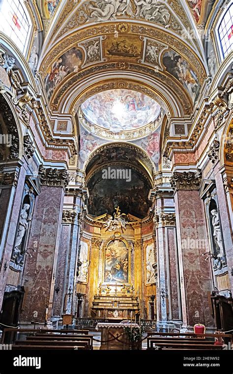 Dettaglio architetturale della volta a botte all'interno della Chiesa di Santa Maria Maddalena a Morgongiori
