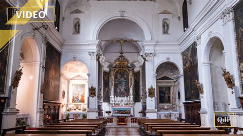 Foto dell'interno della Chiesa di Santa Maria Maddalena con alcune statue votive