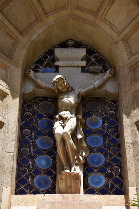 Crocifisso monumentale nella Cappella De Stefani, Palermo