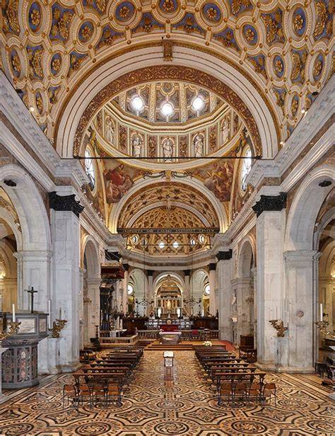 Interno del Santuario di Santa Maria Assunta, con dettaglio dell'altare maggiore