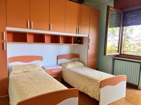 Interno di una camera della residenza, confortevole e luminosa