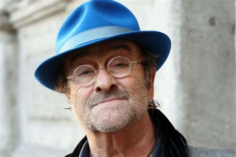 Lucio Dalla con il cappellino caratteristico, forse la copertina del Q-Disc