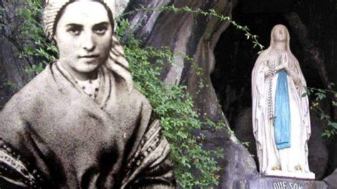 Foto di Santa Bernadette in preghiera o illustrazione delle apparizioni di Lourdes