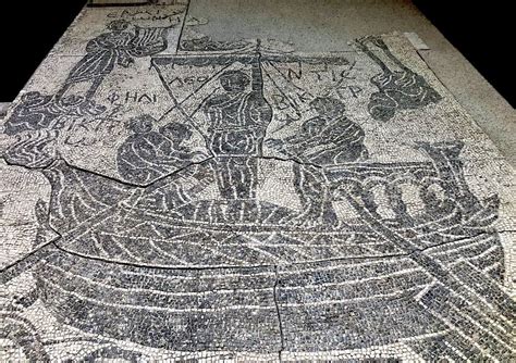 Mosaico che raffigura scene bibliche di coraggio, compassione e generosità