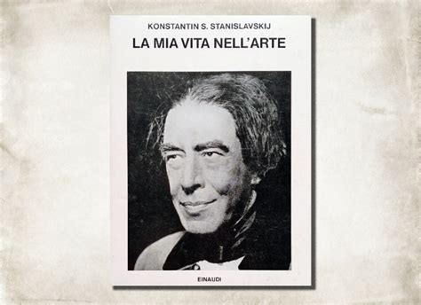 Ritratto di Konstantin Stanislavskij e una copertina del libro 