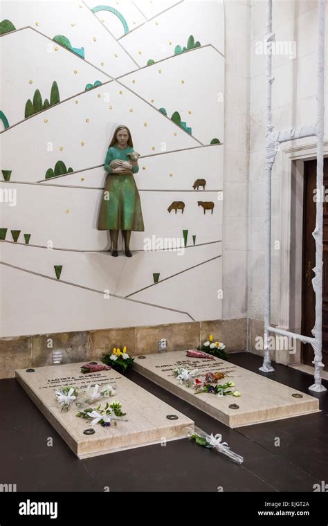 foto di Suor Lucia di Fatima e dei tre pastorelli