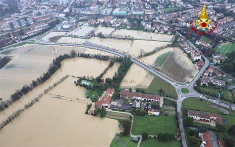 Foto aerea di Vicenza allagata nel 2010, con evidenziate le aree del centro storico