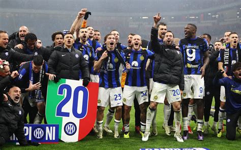 Foto di gruppo di giocatori impegnati in una partita a Il Mistero dell'Abbazia