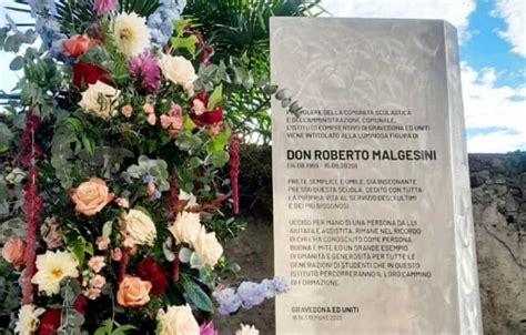 Thematic photo of a memorial cross or plaque in Como dedicated to Don Roberto Malgesini