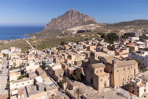 Vista esterna del Santuario di Custonaci.