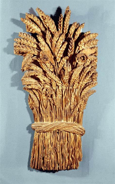 Vasi con spighe e dettaglio del corallo nella tavola della Madonna di Custonaci.