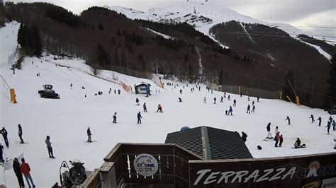 Sciatori sulle piste del Cimone