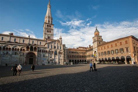Torre Ghirlandina e Piazza Grande a Modena