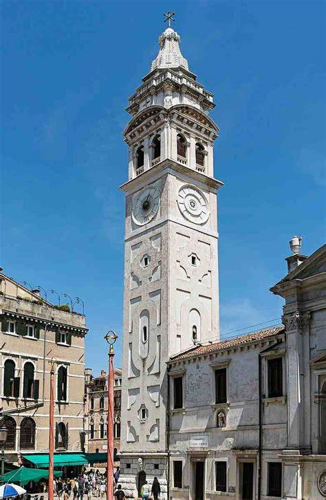 Il campanile della Chiesa di Santa Maria Formosa con la testa grottesca