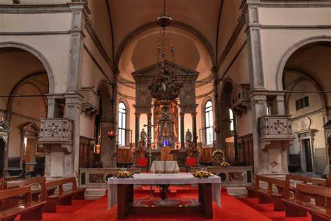 Interno della Chiesa di Santa Maria Formosa, evidenziando le opere d'arte