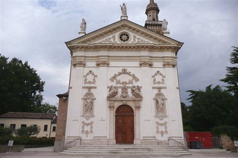Facciata della Chiesa Parrocchiale di Noventa Padovana