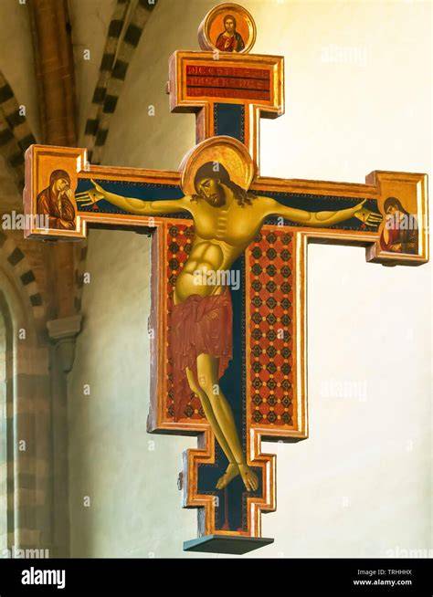 Foto della Basilica di San Domenico ad Arezzo con particolari del Crocifisso