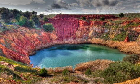 Foto della cava di bauxite di Otranto