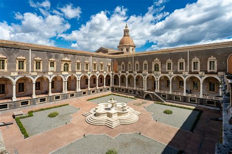 Monastero dei Benedettini di San Nicolò La Rena a Catania, interni e chiostri