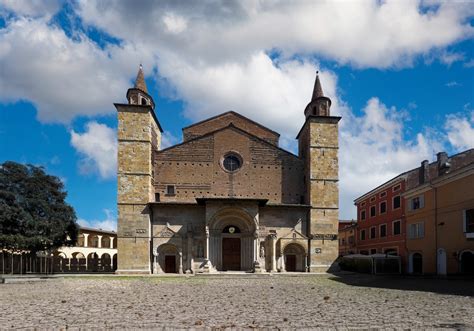 Facciata del Duomo di Fidenza, architettura romanica