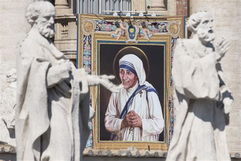 Papa Francesco durante la cerimonia di canonizzazione di Madre Teresa