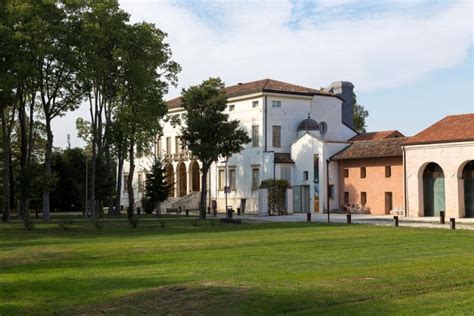 Dettaglio affresco del Salone di Villa Bassi Rathgeb