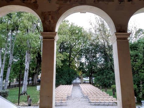 Foto dell'interno dell'Oratorio di Villa Bassi Rathgeb