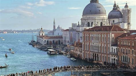 Ponte votivo galleggiante sul Canal Grande durante la Festa della Salute