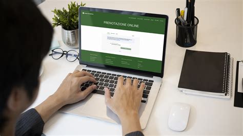 infografica sui vantaggi della prenotazione online di esami medici