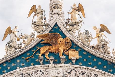 Illustrazione delle diverse posizioni del Leone di San Marco (Andante e Moléca)