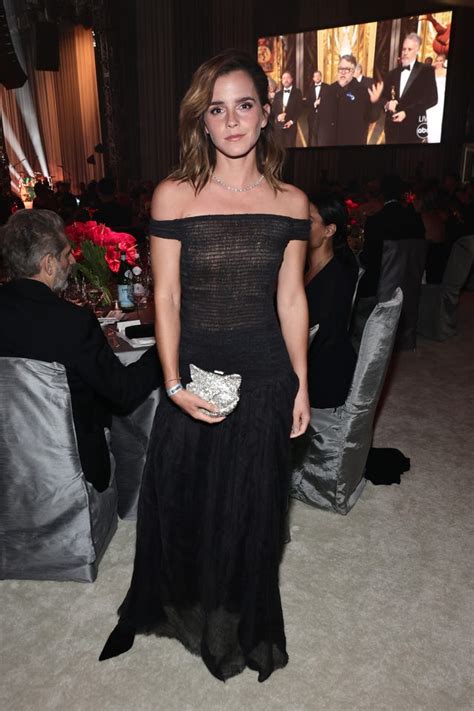 Foto di Emma Watson che partecipa a un evento, magari con un outfit sostenibile o durante un discorso ONU